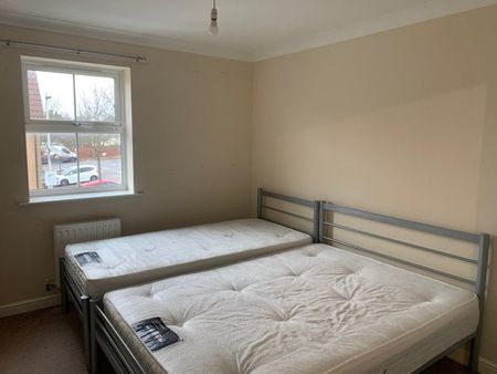 De Haviland Square, IG1 4DE, Property for rent - Photo 2