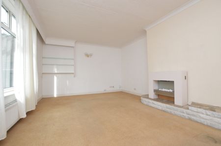 4 Bedroom Detached House - Photo 3