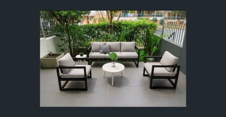 MODERN 2 BEDROOM APARTMENT FEATURING GRASSED YARD - Photo 4