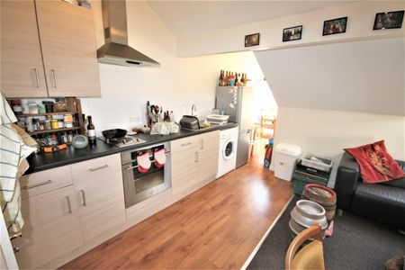 Meanwood Road, Leeds, West Yorkshire - Photo 3