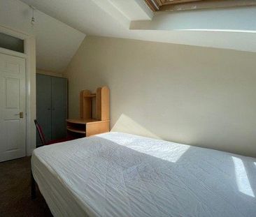 3 bedroom flat to rent - Photo 2