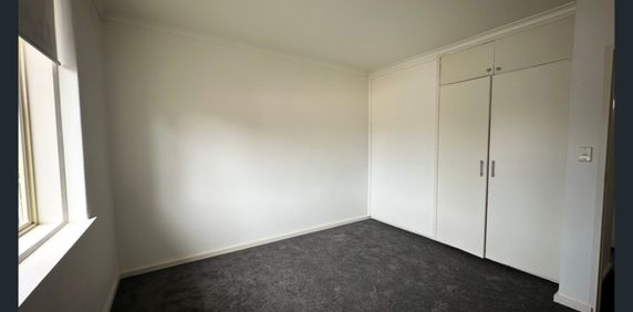 Updated First Floor Apartment - Photo 2