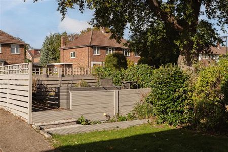 3 bedroom semi-detached house to rent - Photo 2
