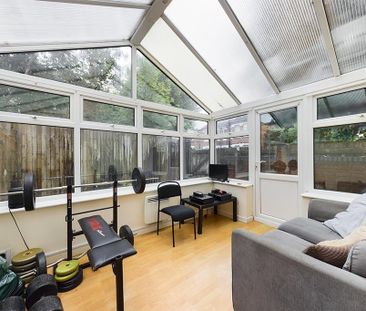 5 bedroom end of terrace house to rent - Photo 1