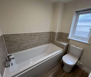 4 bedroom semi-detached house to rent - Photo 3