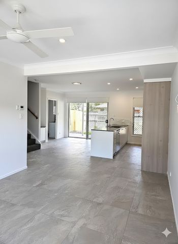 Avail 3/2/26-LAWNED BACKYARD-3 BED 2BATH TOWNHOUSE - FULLY DUCTED AIR - Photo 2