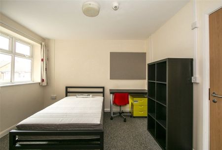 Wimborne Road, Bournemouth, Dorset, BH9 - Photo 4