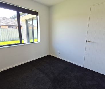 68 Oaks Drive, Lincoln - Photo 4