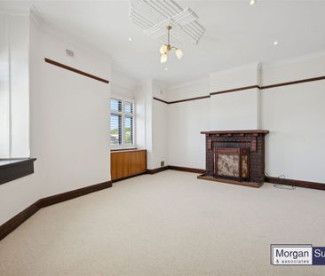 Convenience, comfort and a premium western‑suburbs lifestyle - Photo 1