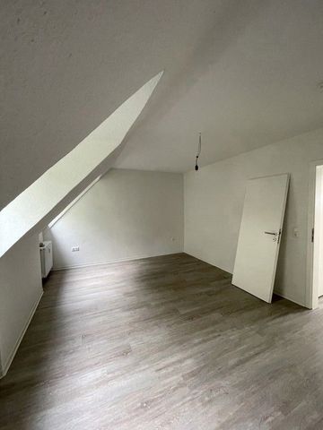 Attraktiv! Ansprechende 2,5-Zimmer-Dachgeschosswohnung - Foto 3