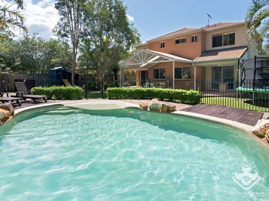 Luxurious life style with pool and views - Photo 1