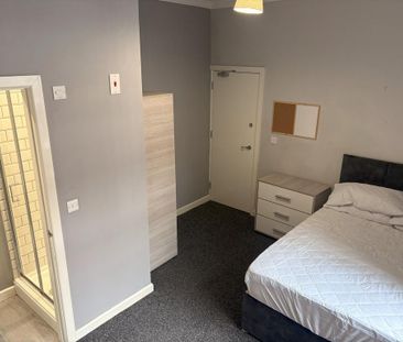 1 bedroom in a house share to rent - Photo 4