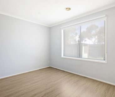 37 Fairhaven Boulevard, Melton West Spacious 4-Bedroom Family Home ... - Photo 5