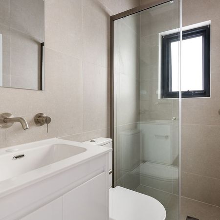 Renovated 2 bedroom unit - Pet Friendly - Photo 4