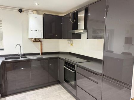 3 bedroom end of terrace house to rent - Photo 2