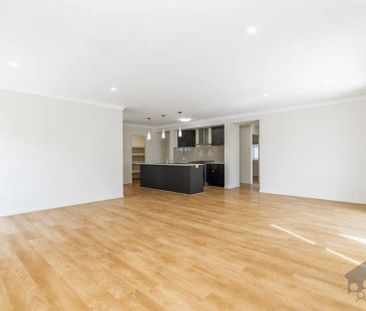 “Spacious Family Home in a Central Location!” - Photo 5