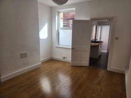 3 bedroom terraced house to rent - Photo 2
