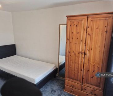 1 bedroom in a house share to rent - Photo 1
