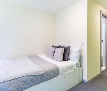 1 bedroom in a flat share to rent - Photo 6