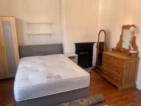 3 bedroom terraced house to rent - Photo 2