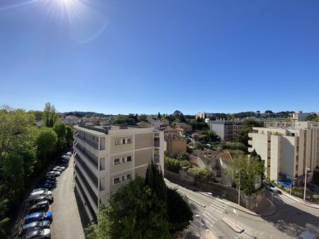 À louer – T3 spacieux avec terrasse et vue dégagée – Toulon secteur Aguillon - Photo 2