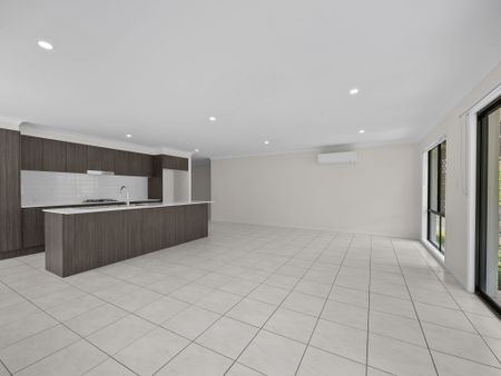 111 Benezet St, Augustine Heights QLD 4300 - House For Rent | Domain - Photo 5