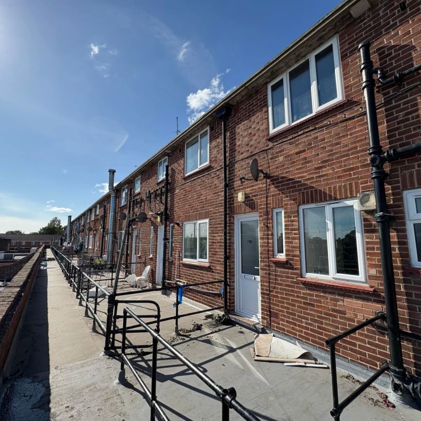 **NO DEPOSIT OPTION AVAILABLE** A lovely three bedroom split level apartment situated in this sought after residential area in ever popular Gorleston. Offering spacious and well appointed accommodation with ease of access to James Paget Hospital. - Photo 1
