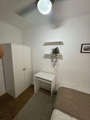 Carrer de Juan Castelló, Valencia, Valencian Community 46009 - Photo 3