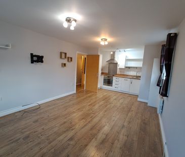 2 bed flat to rent in Osborne Court, Borehamwood, WD6 - Photo 1