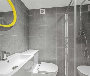3 bedroom semi-detached house to rent - Photo 2
