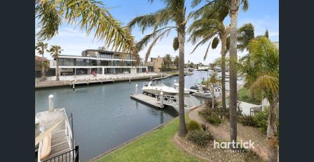 Direct Waterfront Townhouse with private Boat mooring - Photo 5