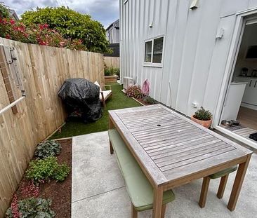 Sunny & Private Furnished 2BR Townhouse - Spreydon - Photo 2