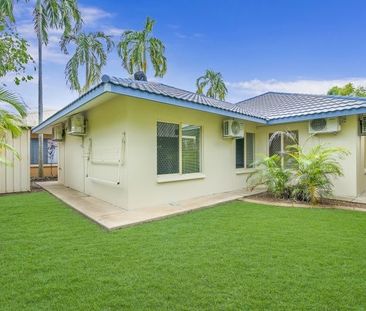 SPACE, STYLE & SERENITY IN DURACK - Photo 4