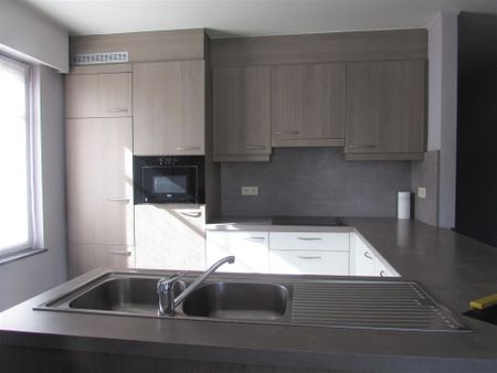 Gelijkvloers appartement met twee slaapkamers, terras en garage - Foto 3