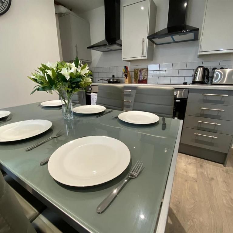 1 bedroom in a house share to rent - Photo 1