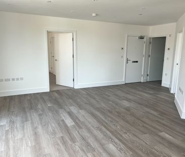 2 Bed Flat, Edgewood Mews, N3 - Photo 2