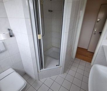 Ratingen: Tolle Dachgeschosswohnung mit großem Wohnraum und Parkett... - Photo 1