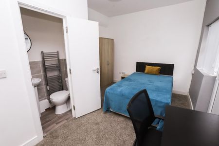 6 bedroom House To Let - Photo 5