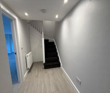4 bedroom end of terrace house to rent - Photo 1