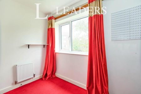 4 bedroom semi-detached house to rent - Photo 4