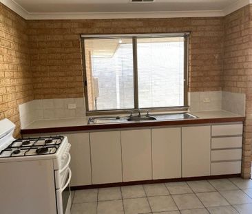 Neat & Low-Maintenance Unit in East Bunbury - Photo 3
