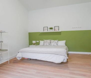 Room in a shared 6-bedroom apartment for rent in Palacio, Madrid - Foto 6