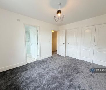 4 bedroom semi-detached house to rent - Photo 6