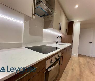 3 bedroom flat to rent - Photo 4