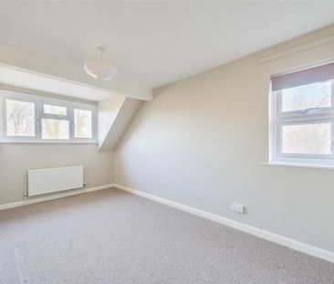 4 bedroom semi-detached house to rent - Photo 5