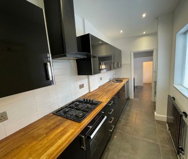 2 bedroom Mid Terraced House to let - Photo 2