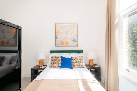 A well-presented first floor (with lift) two bedroom, two bathroom flat that benefits from its own private balcony, located on the west side of Lexham Gardens. Tenancy Length: Minimum 12 months EPC Rating C | Council Tax Band F - Photo 4