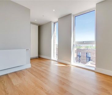 Excellent two-bedroom, two-bathroom flat within Wimbledon Grounds, ... - Photo 1