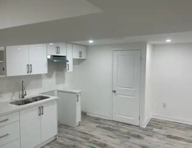 Stylish 2-Bedroom Basement Apartment | Quiet Family Neighbourhood in East Hamilton | Bright, Private & Convenient! | 17 Fisher Crescent, Hamilton - Photo 1