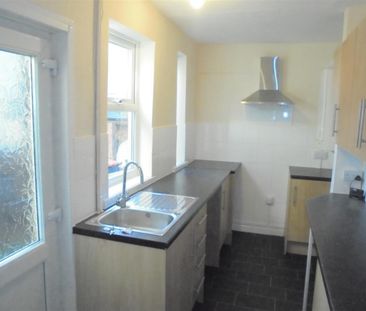 2 bedroom Terraced House to rent - Photo 6
